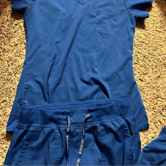 Scrub set - Picture 3 of 6